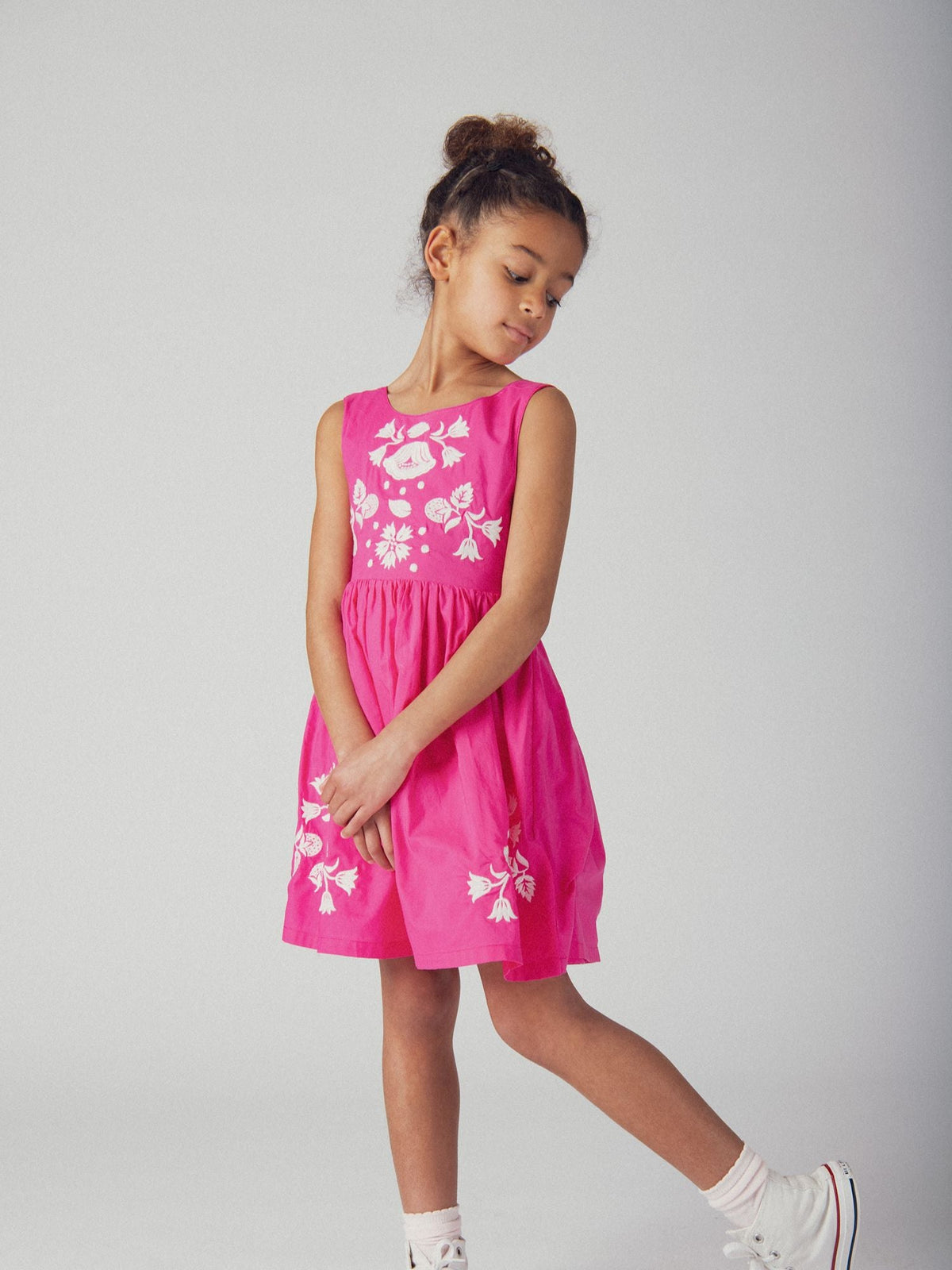 Robe rose à broderies florales pour fille - 2